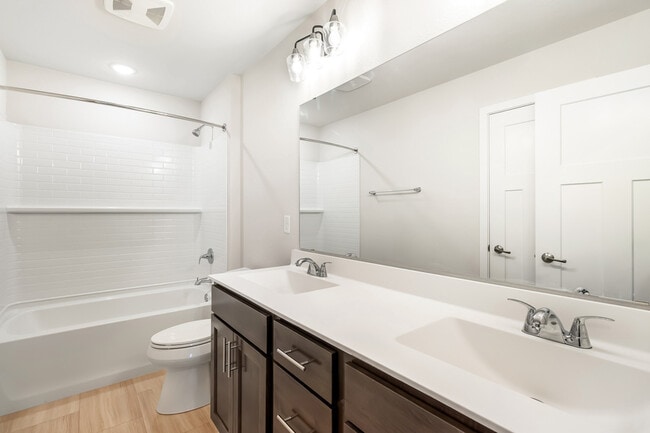 Building Photo - 670 Lambert Dr