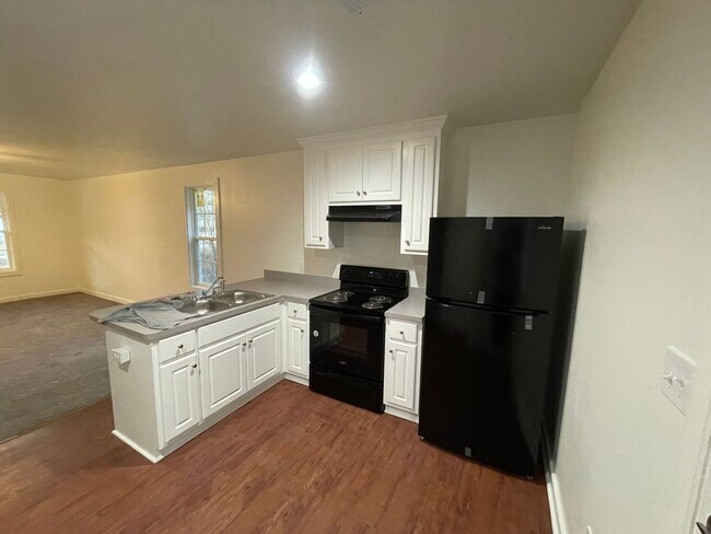 Building Photo - 1700 Norwood Dr N