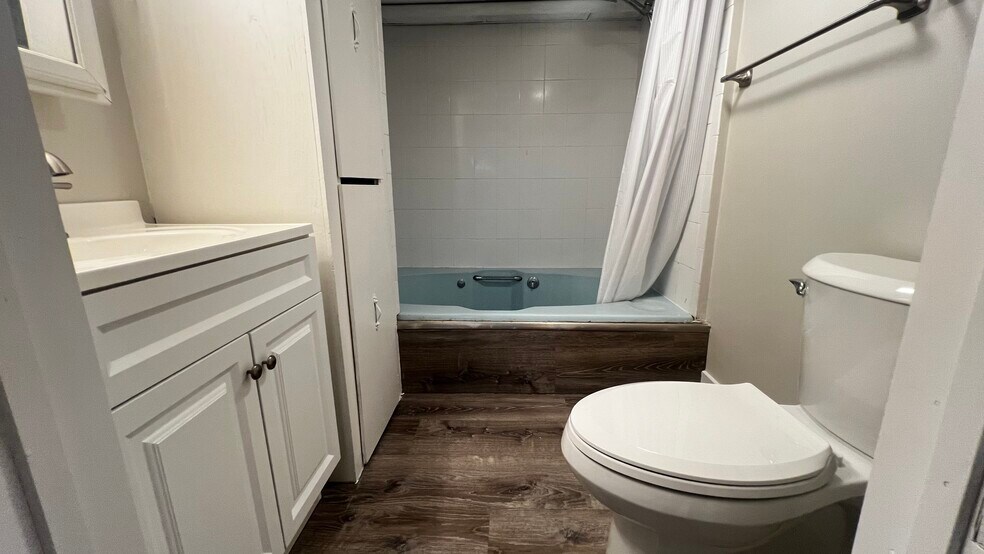 BATHROOM #2 - 89 Grant St