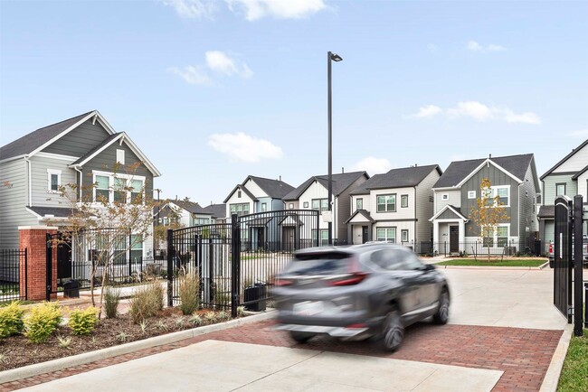 Building Photo - 1840 Woodland Field Crossing
