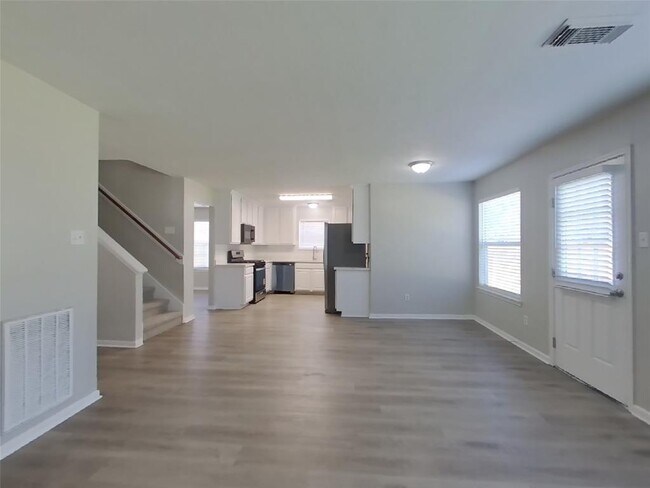 Building Photo - 3607 Lakeaires Ln