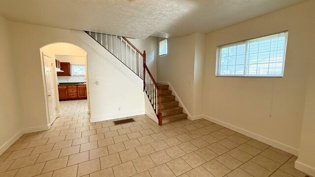 Building Photo - 33RD & COLLEGE AREA - 3 BEDROOM 2 BATH HALF DUPLEX AVAILABLE NOW!