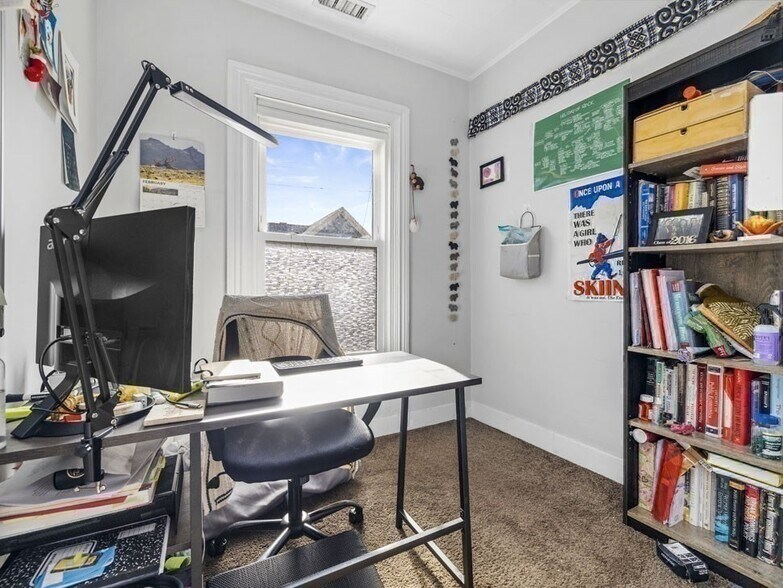 Building Photo - 58 Saxton St