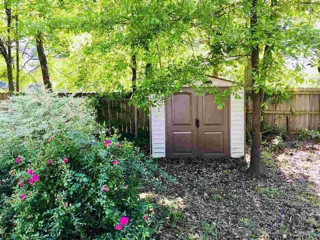 Building Photo - 3421 Northview Dr