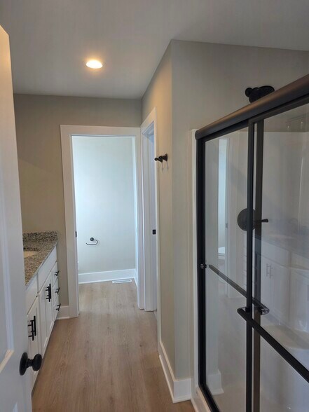 Building Photo - 9425 Newbury Ln