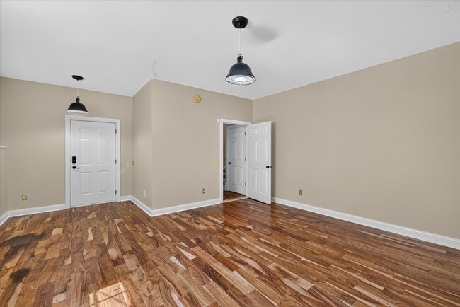 Building Photo - 306 Hillside Ave