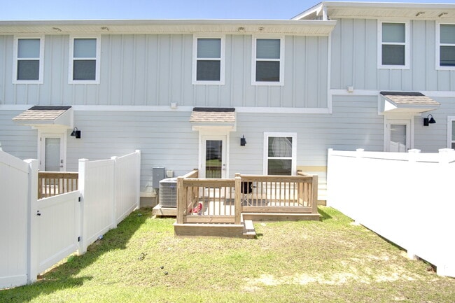 Building Photo - Nature Creek 3BD Townhome w/ Garage, Pool ...