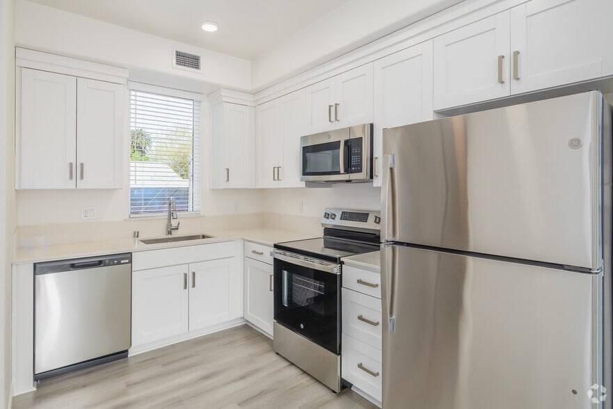 2BR, 1.5BA - 858SF - Kitchen - T20 Lofts - With Private Garages