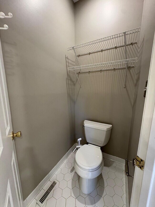 Building Photo - Beautiful executive home, in desirable neighborhood close to schools and Fort Bragg