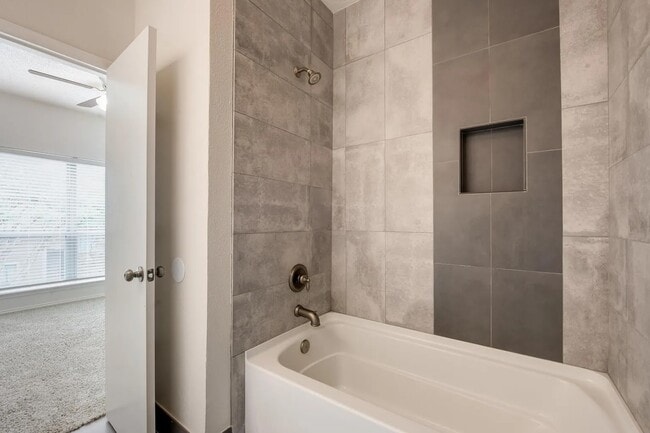 Building Photo - 500 Norwood Pl