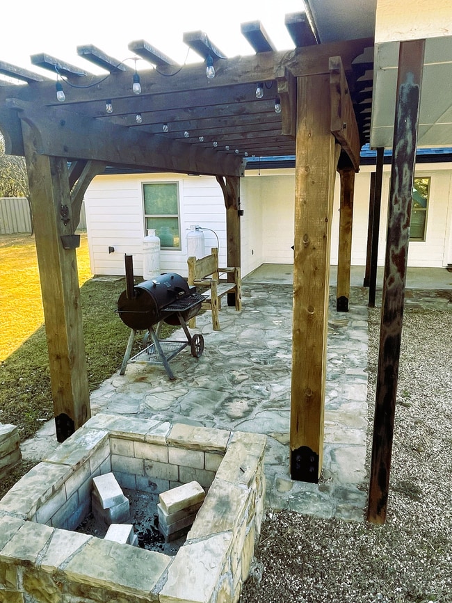 Building Photo - 713 Overlook Dr