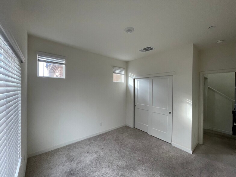 Building Photo - 1070 John Hopkins Ct