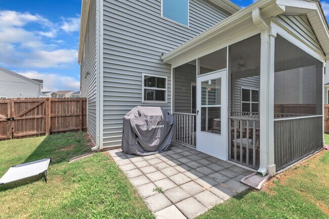 Building Photo - Spacious 3-Bedroom Home for Rent in Knight...