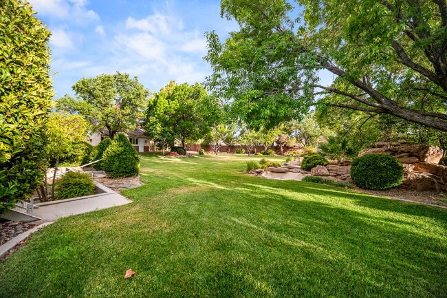 Building Photo - "Spacious 4-Bedroom, 4.5 Bathroom 4792 sq. ft. Retreat with Scenic Views and Cozy Fireplace in St...