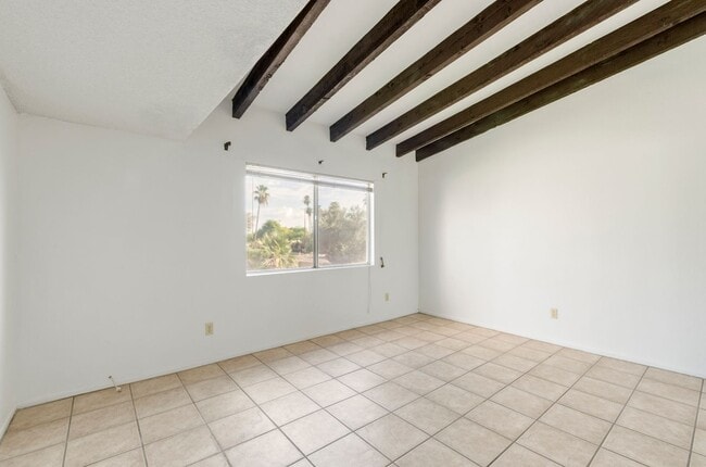 Building Photo - 524 N Dodge Blvd