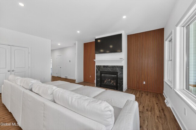 Building Photo - 622 Acland Blvd