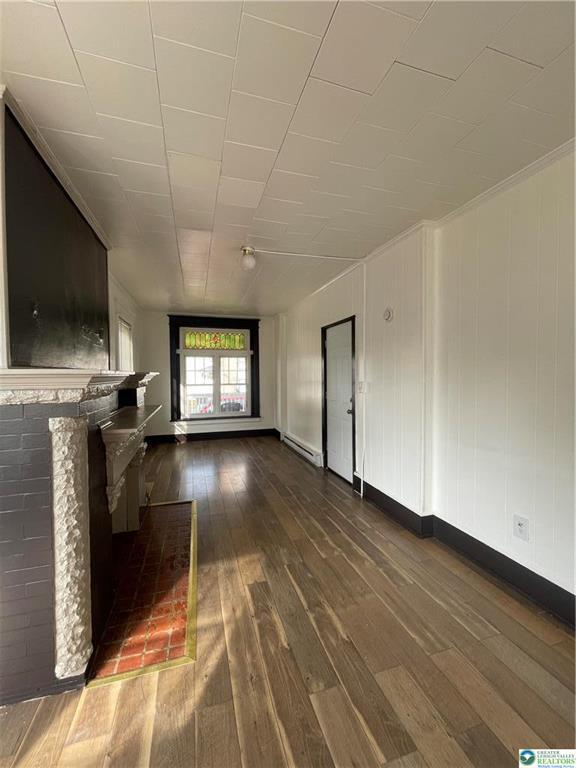 Building Photo - 918 W Green St