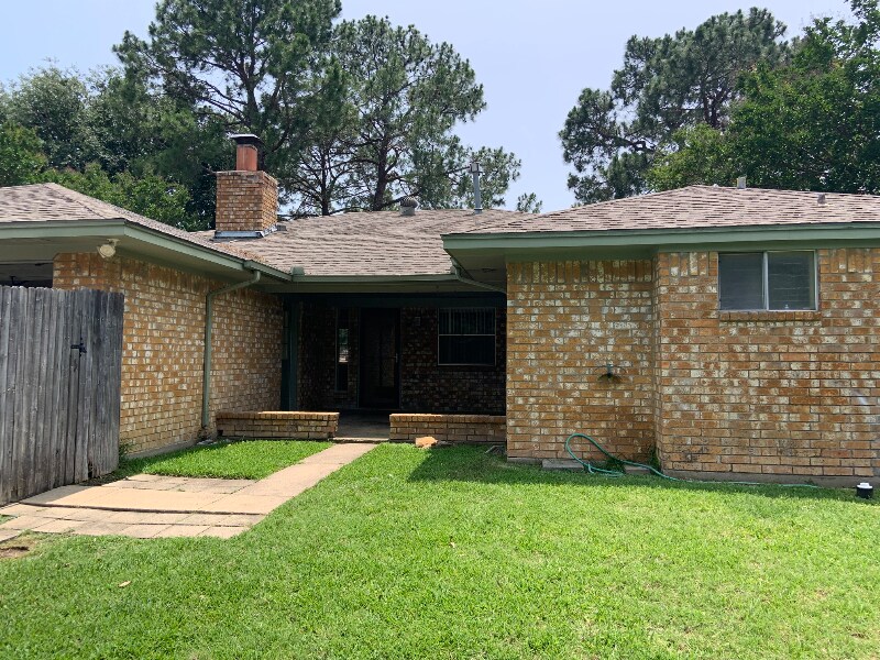 Building Photo - 1707 Chisolm Trail