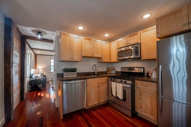 Building Photo - 4 Blaney St