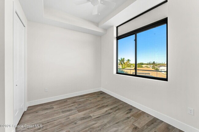 Building Photo - 225 Strand Dr