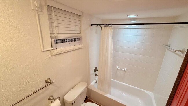 Building Photo - 406 NW 68th Ave