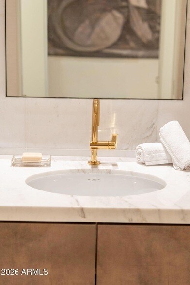 Building Photo - 6587 N Palmeraie Blvd