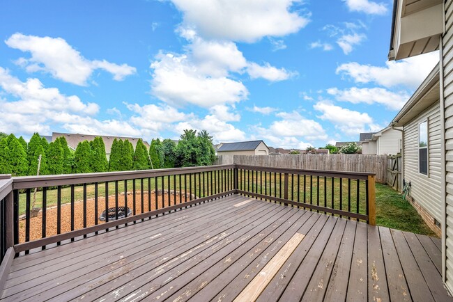 Building Photo - 1021 Glenhurst Way