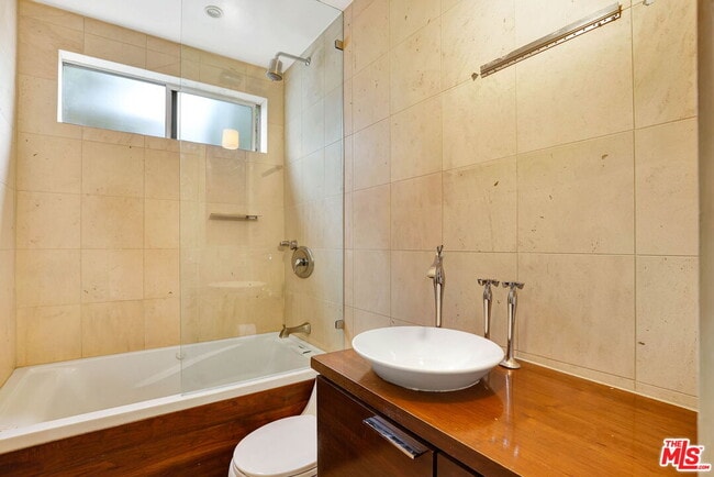 Building Photo - 1010 Palm Ave