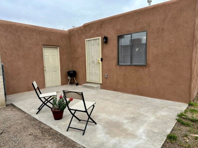 Building Photo - Charming Northeast Heights Rental - Pet Friendly!
