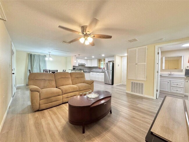 Building Photo - 126 Flamingo Dr