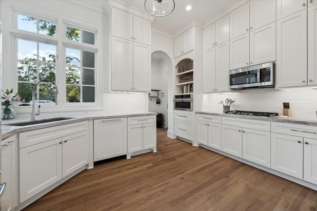 Building Photo - 20 Lacewood Ln