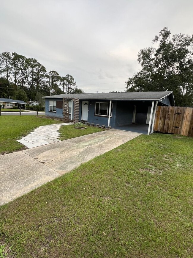 Building Photo - Charming 3 Bedroom, 1 Bath Pensacola Home available !!
