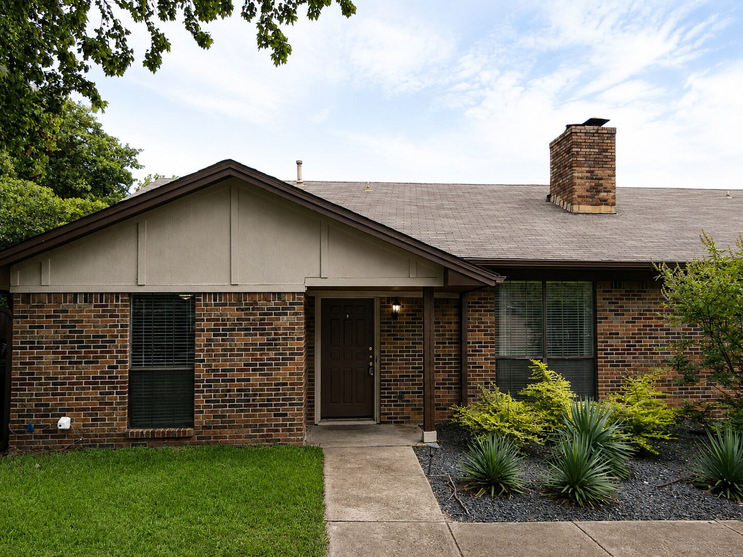 Building Photo - 126 Hollyhill Ln