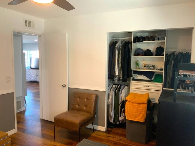 Building Photo - 955 E 3rd St