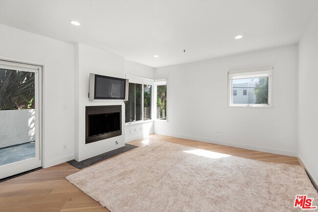 Building Photo - 2913 3rd St