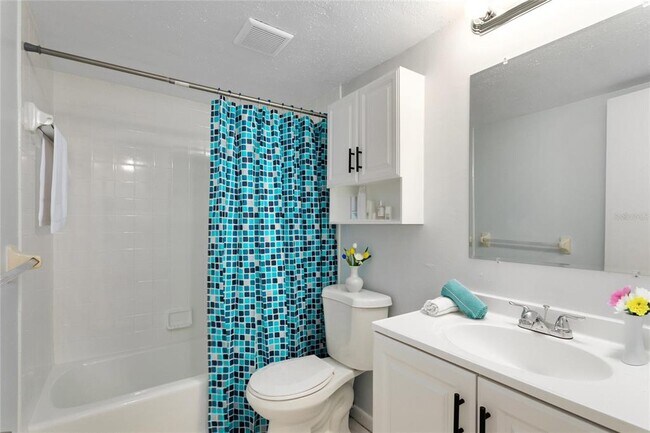 Building Photo - 2000 15th Ct NW