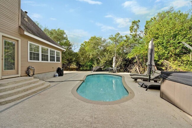 Building Photo - 201 Comanche Camp