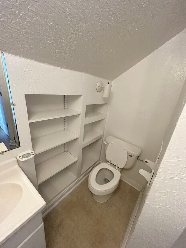 Building Photo - Four Bedroom House just outside Blacksburg