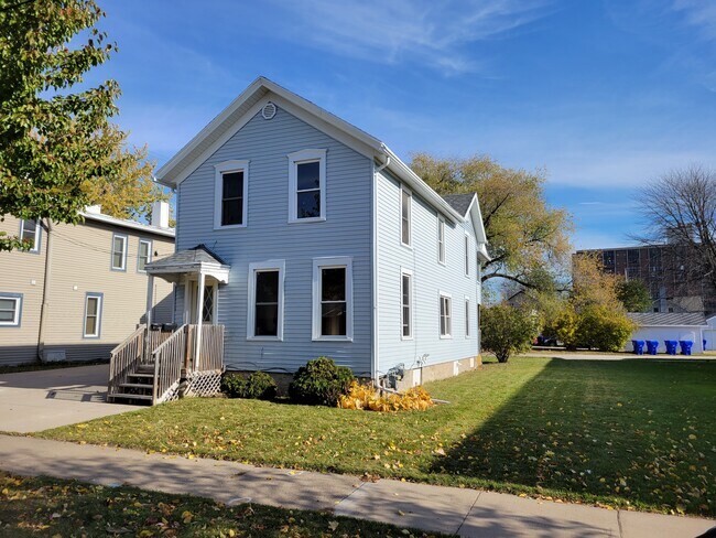 Primary Photo - 542 N Superior St