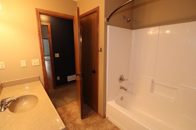 Building Photo - Country House for rent