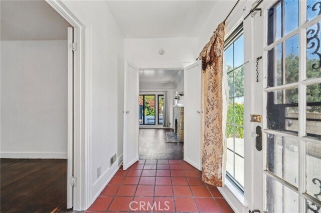 Building Photo - 3098 N Arrowhead Ave