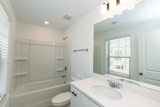 Building Photo - 1530 Brantin Dr
