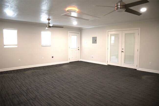 Building Photo - 10203 Huntington Way Dr
