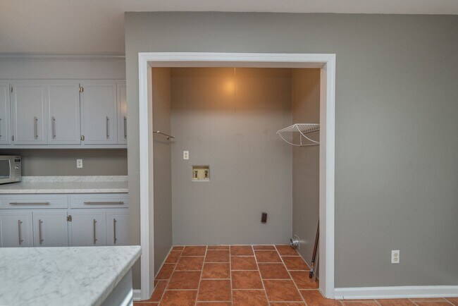 Building Photo - Fully Updated 3BR/2BA in Martinez – Vaulted Ceilings, Stone Fireplace & Fenced Yard!