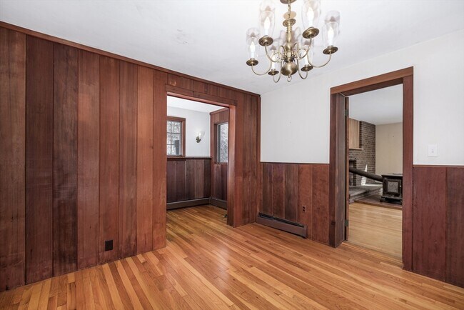 Building Photo - 445 Glen Rd