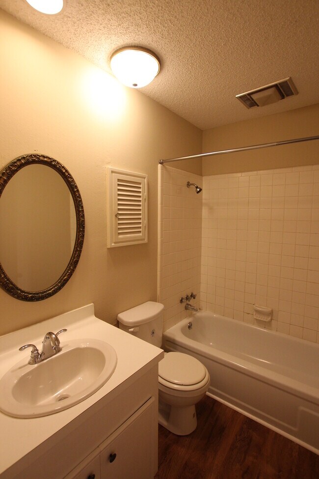 Building Photo - Beautiful 3 Bedroom, 2.5 Bath Townhome in Tyler – Available!