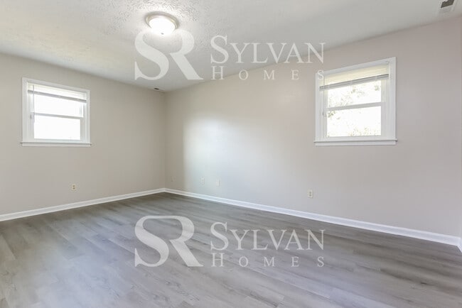 Building Photo - Your DREAM home awaits