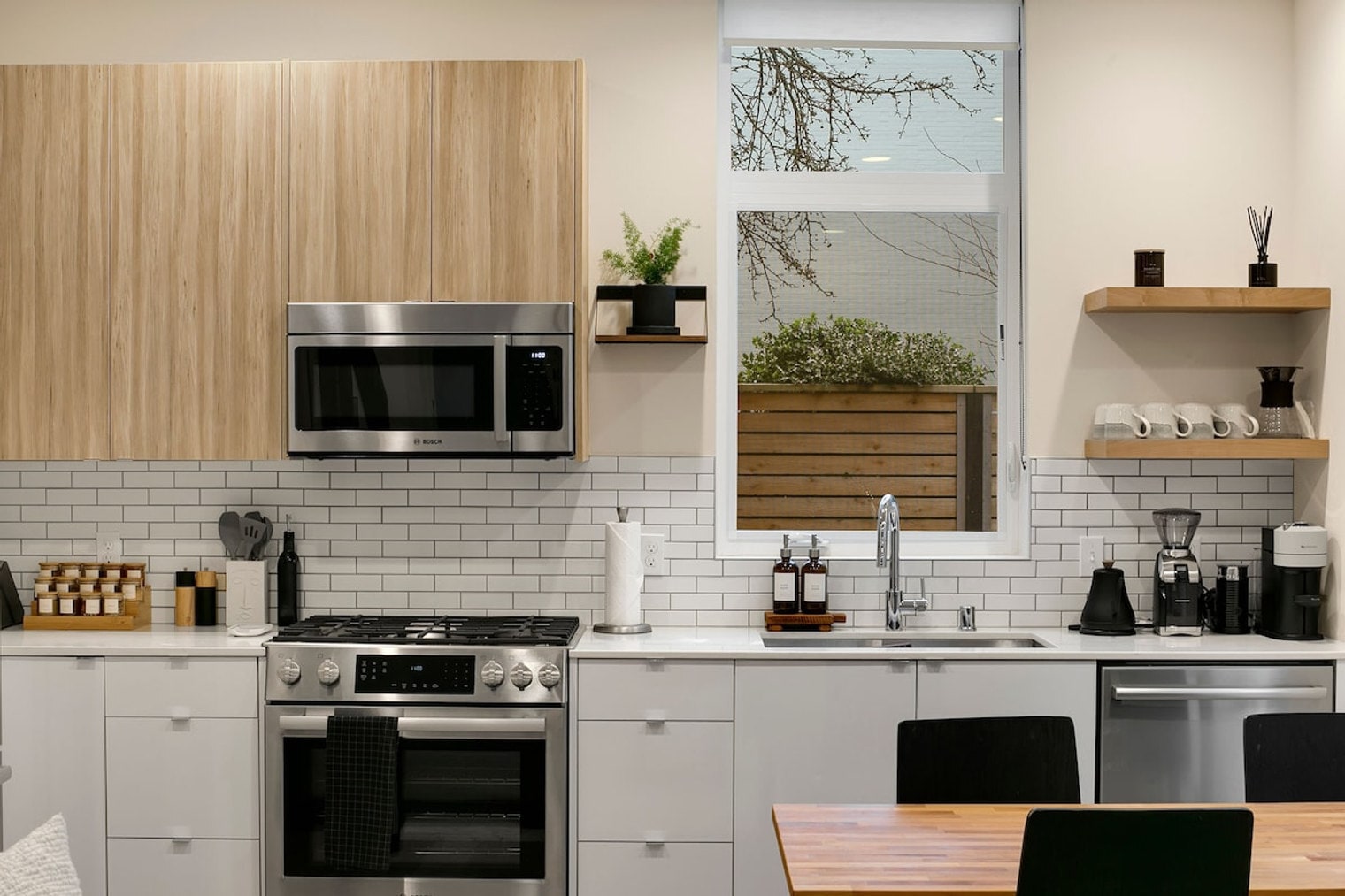 Building Photo - 319 Malden Ave E