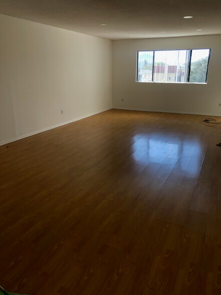 Building Photo - 330 Pioneer Dr