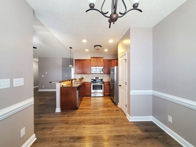 Building Photo - 2244 Lakedale Dr